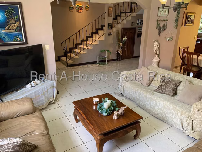 Casa Contemporánea en Condominio en el Centro de Coronado