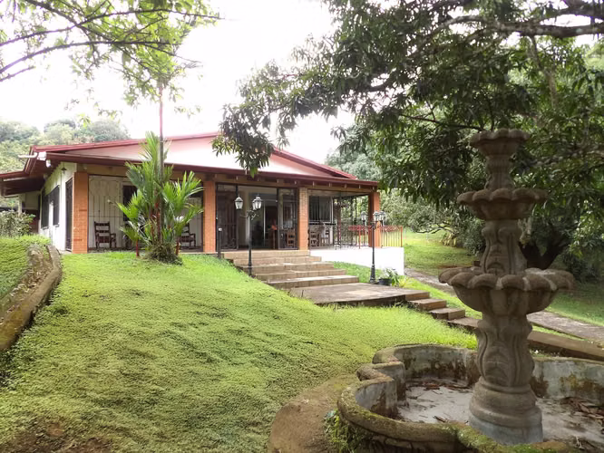 Venta de Finca en lote de 18.372 m2 Oportunidad en Atenas