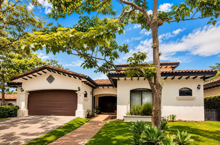 Casa de Lujo en Venta en Pozos de Santa Ana