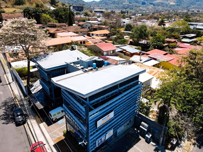 VENTA CON OPORTUNIDAD DE INVERSIÓN COMERCIAL EN SANTA ANA* - Imagen 3