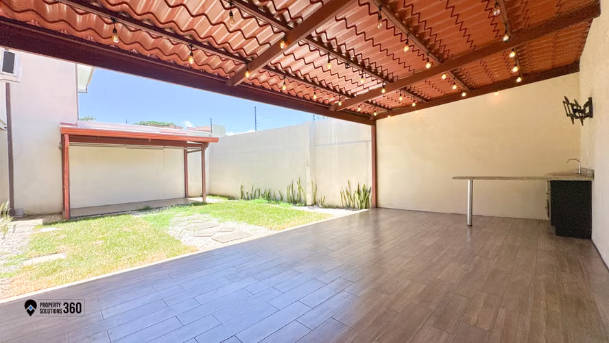 Casa esquinera en venta en condominio Valeria en Mercedes, Heredia - Imagen 6