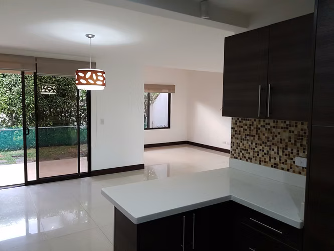 VENTA DE CASA EN PARQUES DEL SOL CON LINEA BLANCA PARA INVERSIÓN - Imagen 3