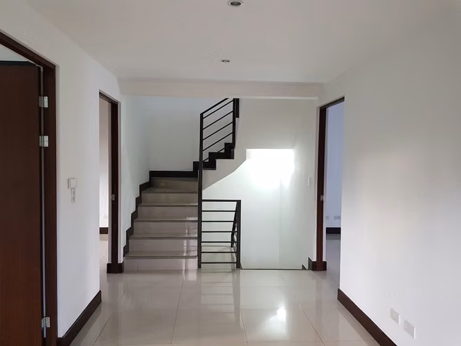 VENTA DE CASA EN PARQUES DEL SOL CON LINEA BLANCA PARA INVERSIÓN - Imagen 8