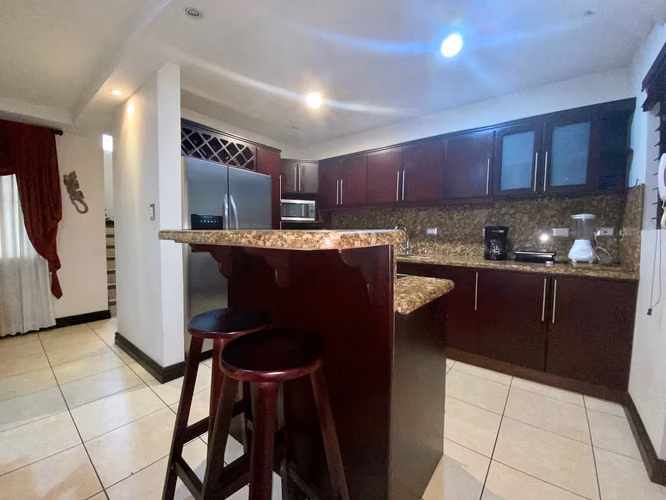 ALQUILER DE CASA EN RESIDENCIAL AMUEBLADA - SANTA ANA - Imagen 17