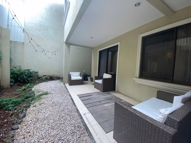 ALQUILER DE CASA EN RESIDENCIAL AMUEBLADA - SANTA ANA - Imagen 19