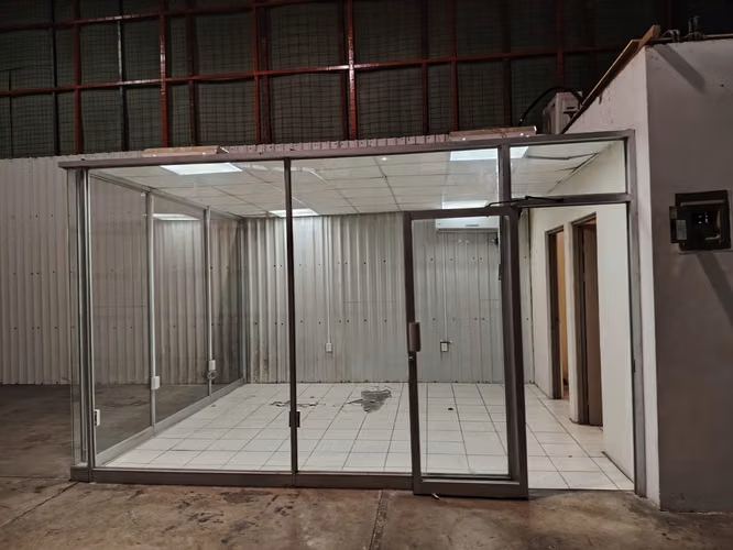 Bodega de 180 Metros