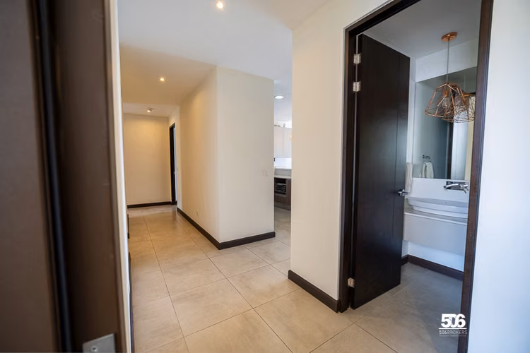 Alquiler Apartamento en Guachipelin, Escazu, vista panorámica, línea blanca