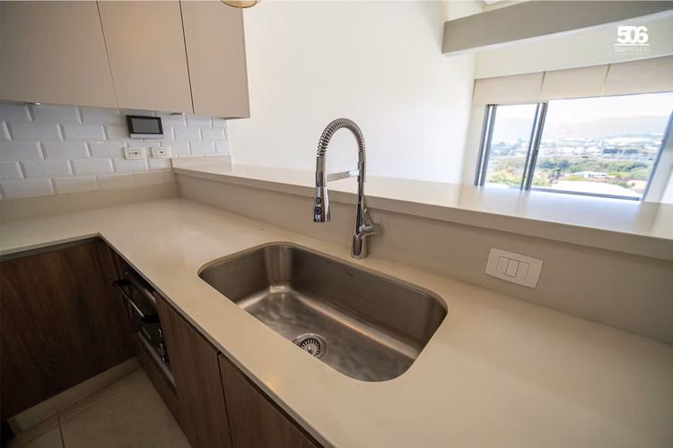 Alquiler Apartamento en Guachipelin, Escazu, vista panorámica, línea blanca