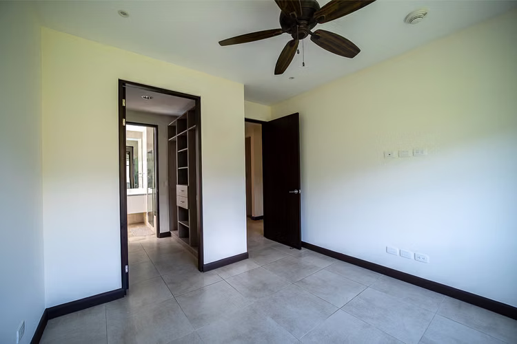 Alquiler Apartamento en Guachipelin, Escazu, vista panorámica, línea blanca
