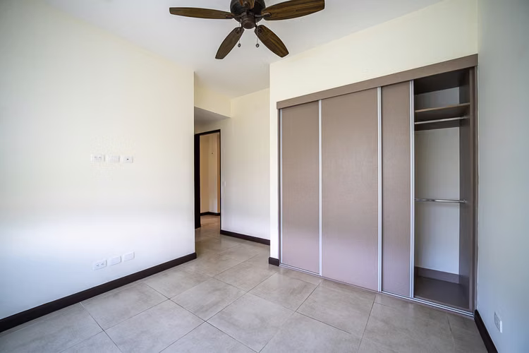 Alquiler Apartamento en Guachipelin, Escazu, vista panorámica, línea blanca