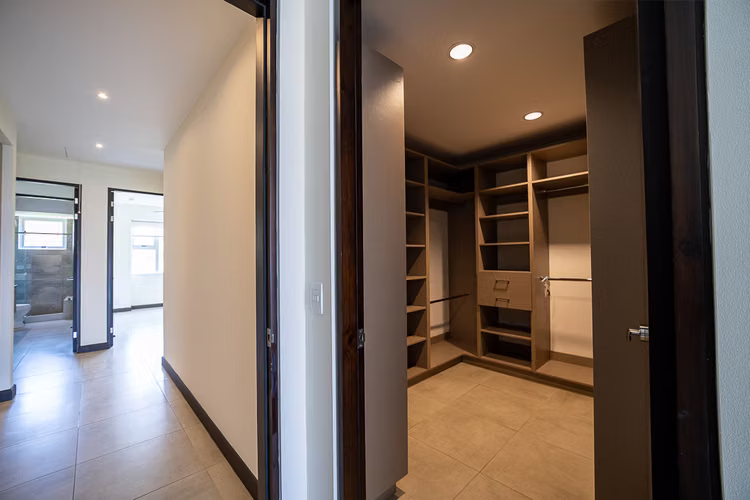 Alquiler Apartamento en Guachipelin, Escazu, vista panorámica, línea blanca