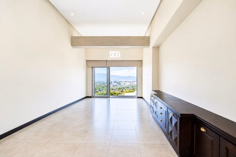 Alquiler Apartamento en Guachipelin, Escazu, vista panorámica, línea blanca