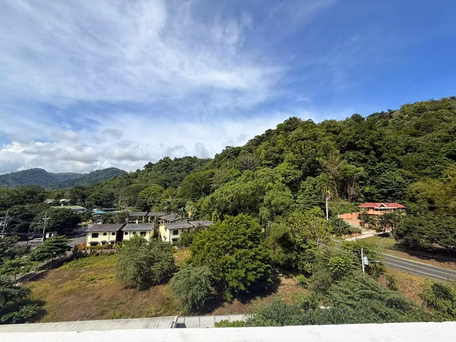 Venta condo amueblado a 50m de la playa, Sunset Boulevard, Jacó. (MV)