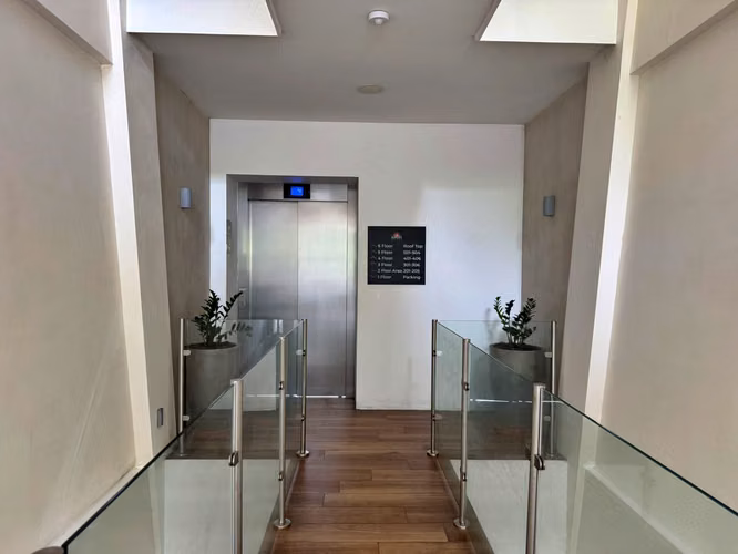 Venta condo amueblado a 50m de la playa, Sunset Boulevard, Jacó. (MV)