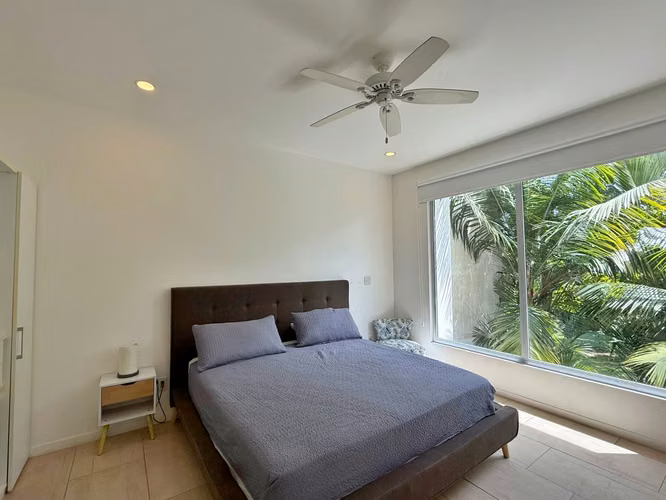 Venta condo amueblado a 50m de la playa, Sunset Boulevard, Jacó. (MV)