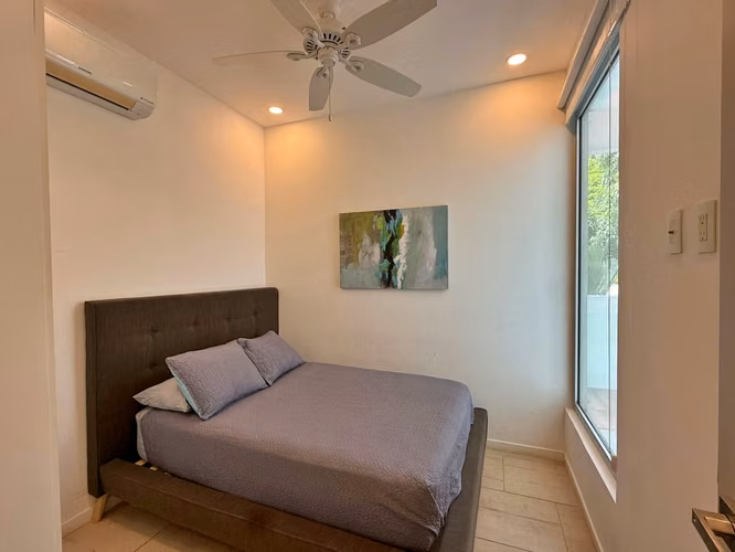 Venta condo amueblado a 50m de la playa, Sunset Boulevard, Jacó. (MV)
