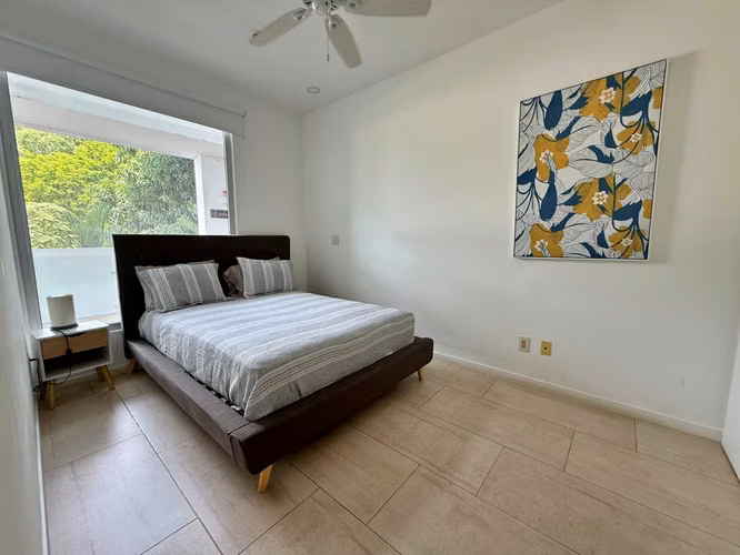 Venta condo amueblado a 50m de la playa, Sunset Boulevard, Jacó. (MV)