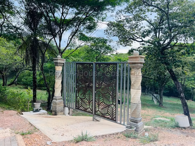 VENTA Casa Tipo Quinta en San Pedro de Turrubares: Naturaleza, Vista y Paz Total