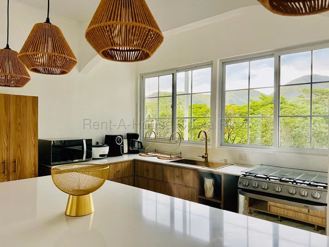 VENTA Casa Tipo Quinta en San Pedro de Turrubares: Naturaleza, Vista y Paz Total