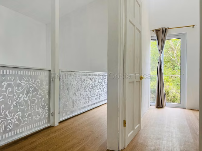 VENTA Casa Tipo Quinta en San Pedro de Turrubares: Naturaleza, Vista y Paz Total