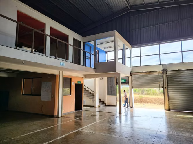 Bodega Industrial 2000 metros