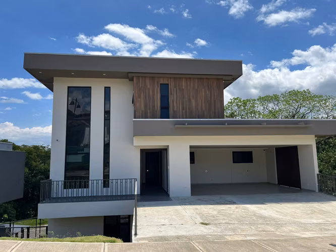 Venta de casa nueva en La Guácima