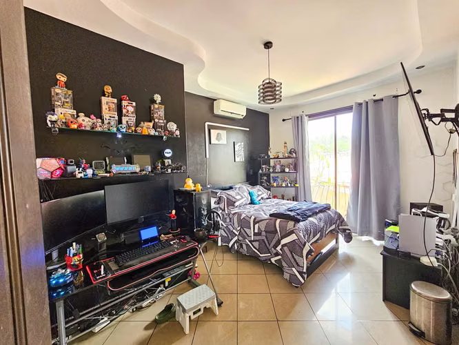 Venta de casa en Residencial Manantiales, Piscina y Seguridad 24/7