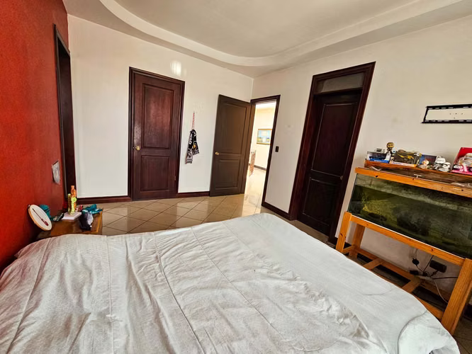 Venta de casa en Residencial Manantiales, Piscina y Seguridad 24/7