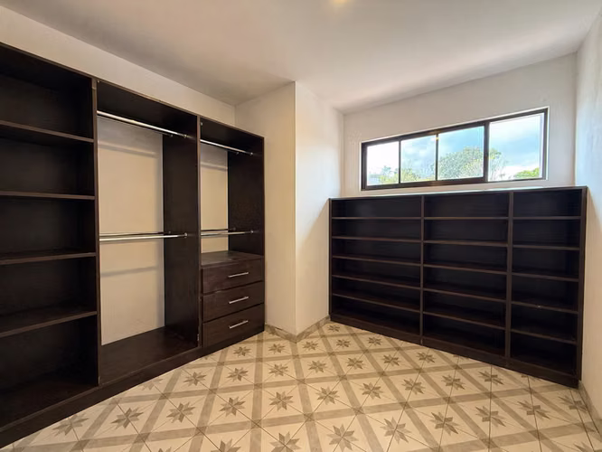 Venta de Casa en San Isidro de Coronado, Moderna y Espaciosa