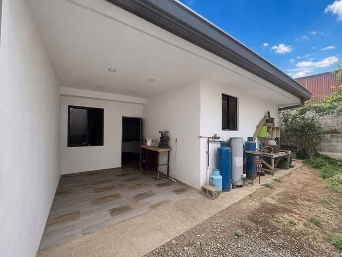 Venta de Casa en San Isidro de Coronado, Moderna y Espaciosa