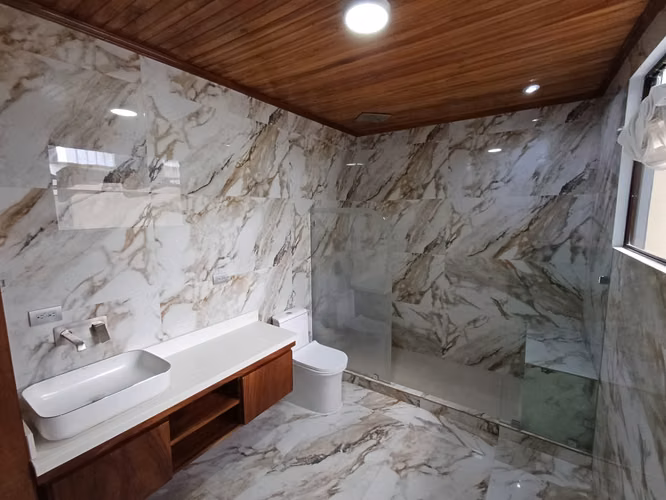 Se vende amplia & elegante casa - Imagen 9