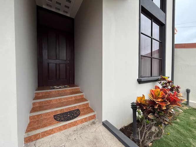 Venta de Casa en Condominio Exclusivo La Trinidad con Seguridad 24/7