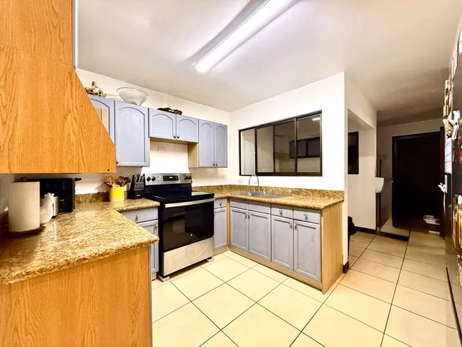 VENTA DE CASA EN CONDOMINIO PALMA REAL, Lindora Santa Ana 4849