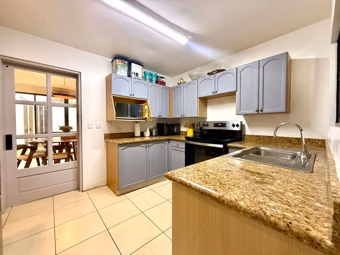 VENTA DE CASA EN CONDOMINIO PALMA REAL, Lindora Santa Ana 4849