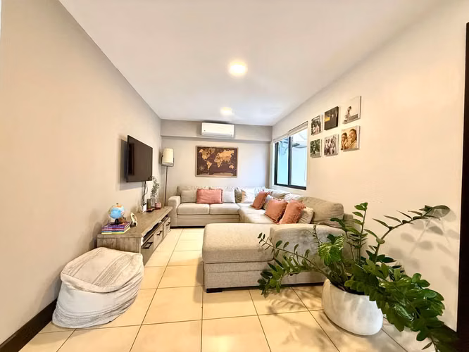 VENTA DE CASA EN CONDOMINIO PALMA REAL, Lindora Santa Ana 4849