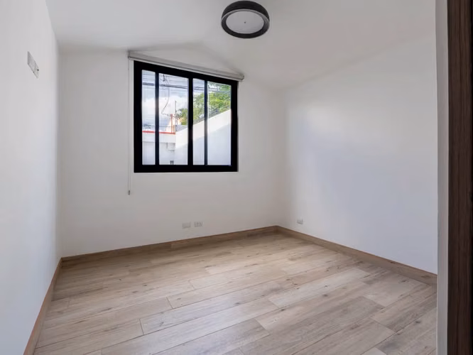 VENTA DE CASA INDEPENDIENTE EN POZOS 4827