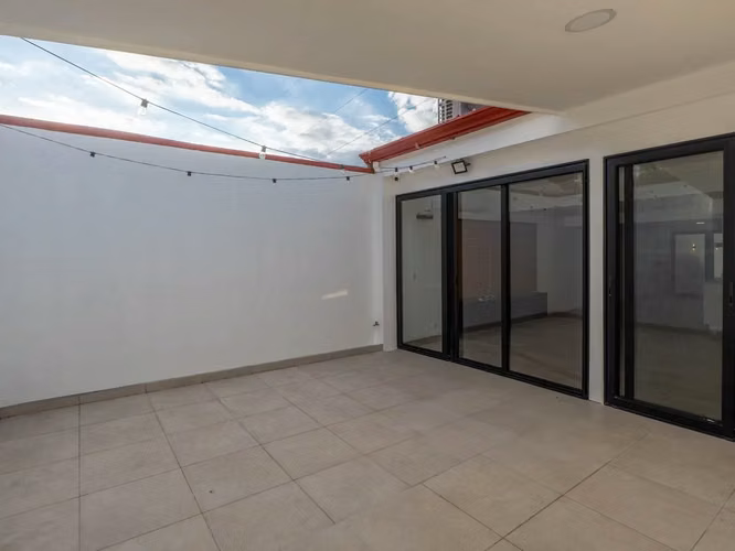 VENTA DE CASA INDEPENDIENTE EN POZOS 4827