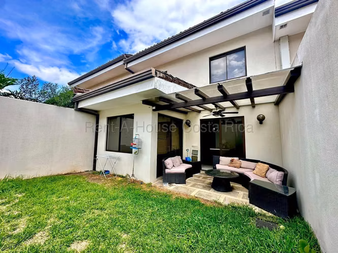 CASA EN VENTA SANTA ANA
