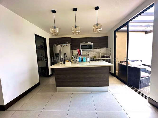 CASA EN VENTA SANTA ANA