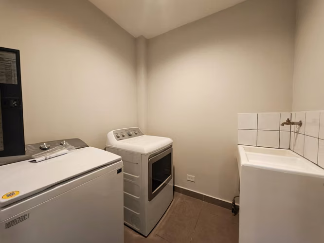 Apartamento en Alquiler- 2 habitaciones, 2 parqueos - Imagen 9