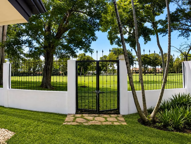 Alquiler de casa Heredia Ciudad Cariari | Vista  al Campo de Golf | Calle Privada con Vigilancia