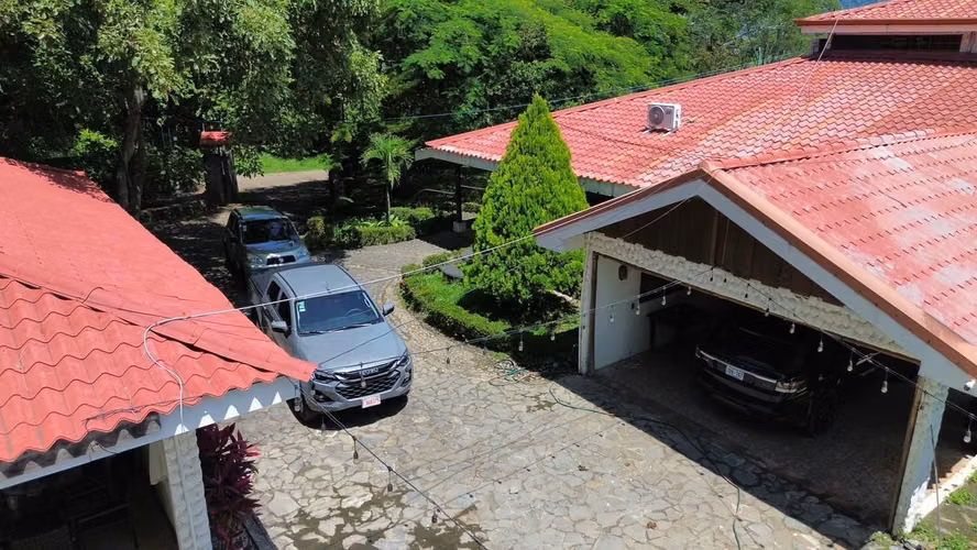 SE ALQUILA CASA AMUEBLADA CON PISCINA EN TURRUCARES ALAJUELA COSTA RICA - Imagen 11