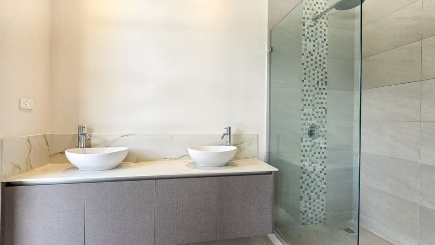 Venta de casa con amplio patio ubicada en Lindora Santa Ana - Imagen 6