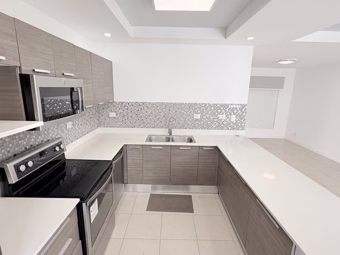 ALQUILER | CASA MODERNA CON LÍNEA BLANCA CON PATIO PIEDADES SANTA ANA - Imagen 2