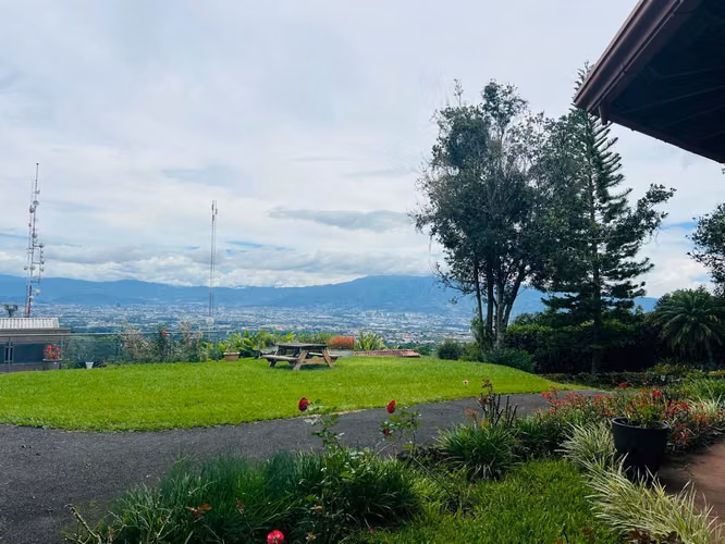 Venta de Casa en San Rafael de Heredia Angeles en lote de 2500 m2 - Imagen 6
