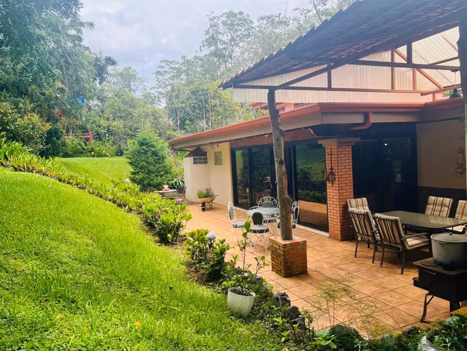 Venta de Casa en San Rafael de Heredia Angeles en lote de 2500 m2 - Imagen 18