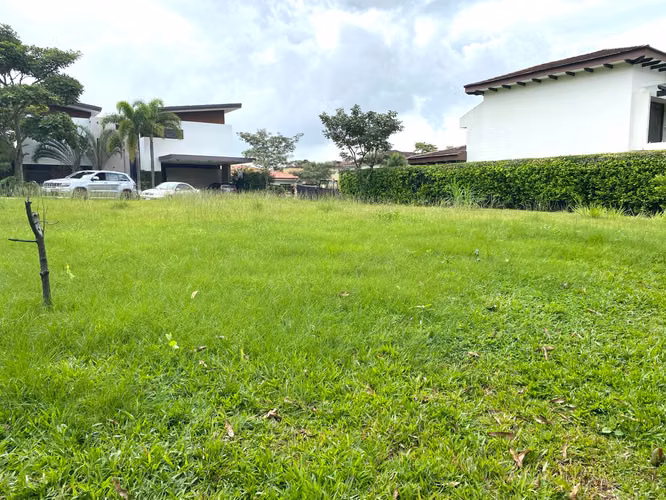 Oportunidad de Lote en Santa Ana, Piedades - Condominio de Lujo - Imagen 2