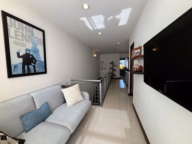 Venta de casa Santa Ana, Piedades de 3 hab + hab servicio + oficina