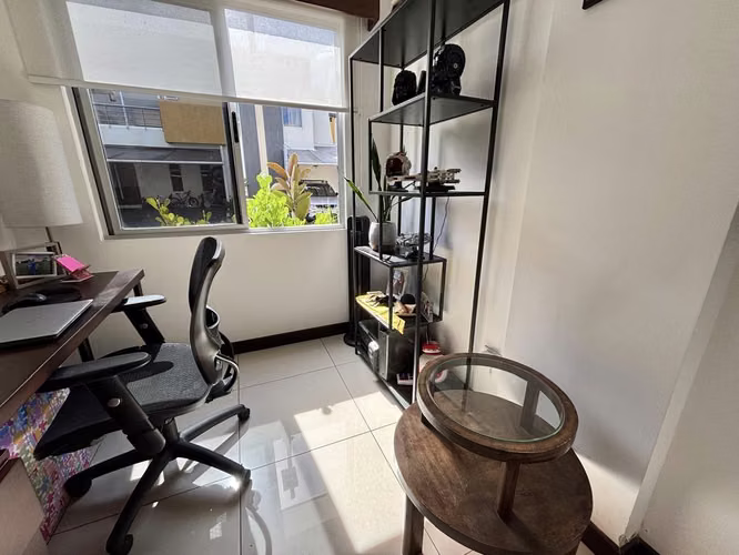Venta de casa Santa Ana, Piedades de 3 hab + hab servicio + oficina