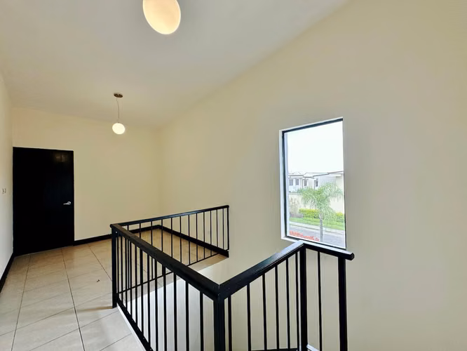 Santa Ana Hills, muy linda-amplia-fina, 3 hab, 2.5 baños, s-TV, full A/C, patio, coch-4, ubicacion. - Imagen 8